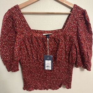 Universal Thread Red Floral Smocked Blouse size‎ M peasant top